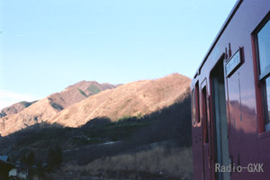 山の向こうは中禅寺湖 間藤駅 1987年1月3日