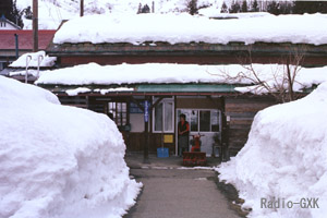 雪の中の越後川足駅 1987年3月9日