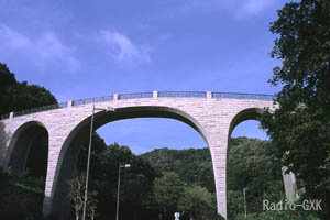 青空に浮かぶ橋
